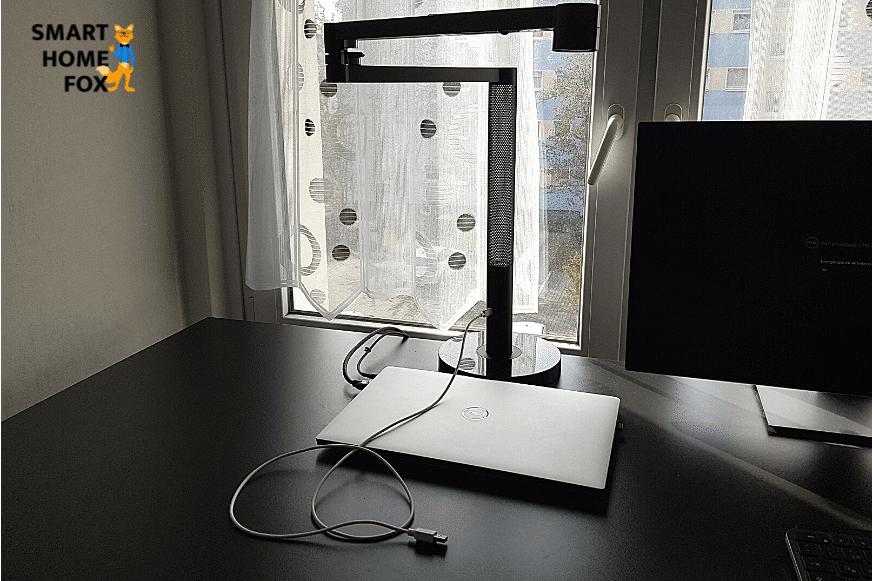 USB-C connector of the Dyson Lightcycle Morph light in a close-up view